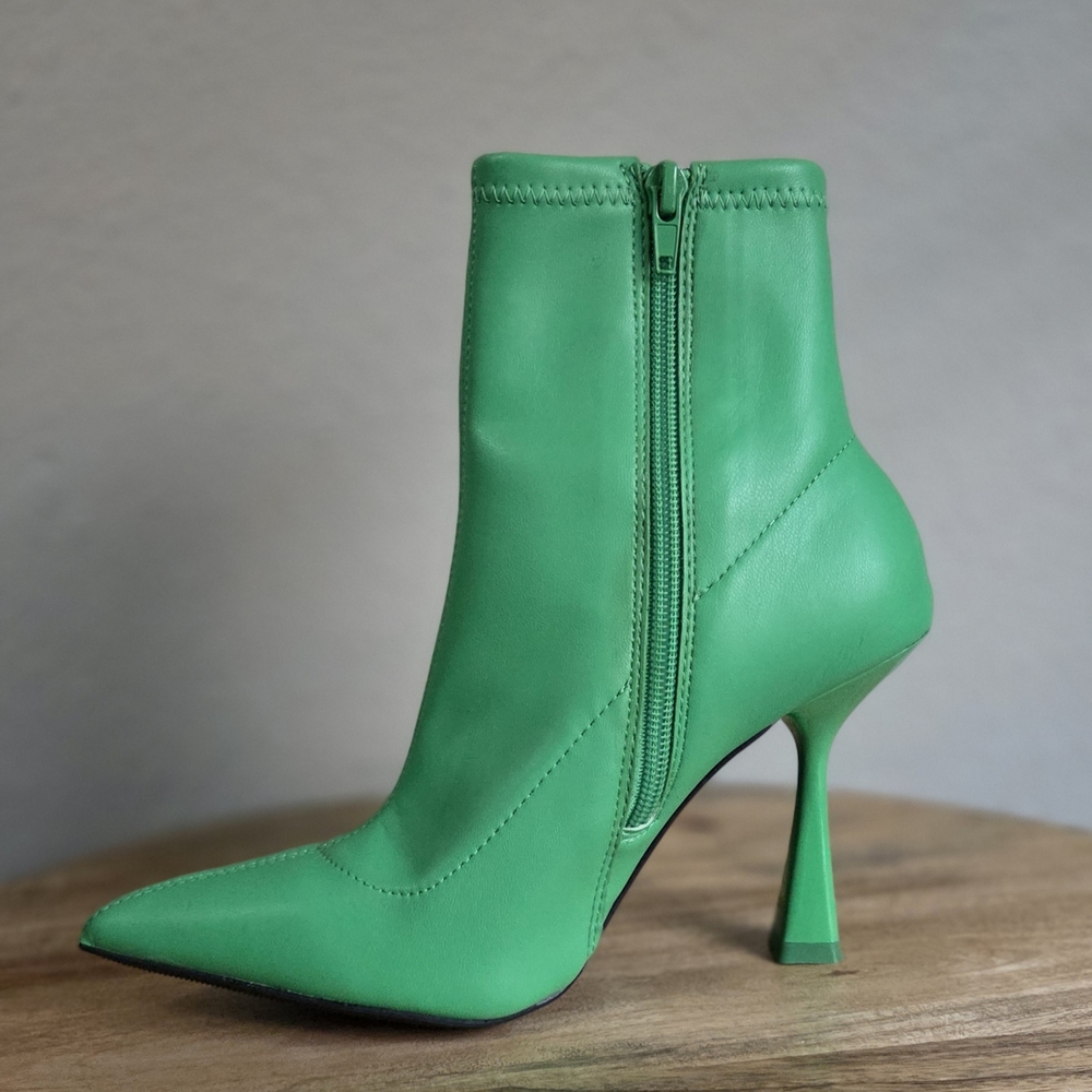 BAR III Womens Green Stretch Comfort Olevia Pointed Toe Flare Booties Size 5 M